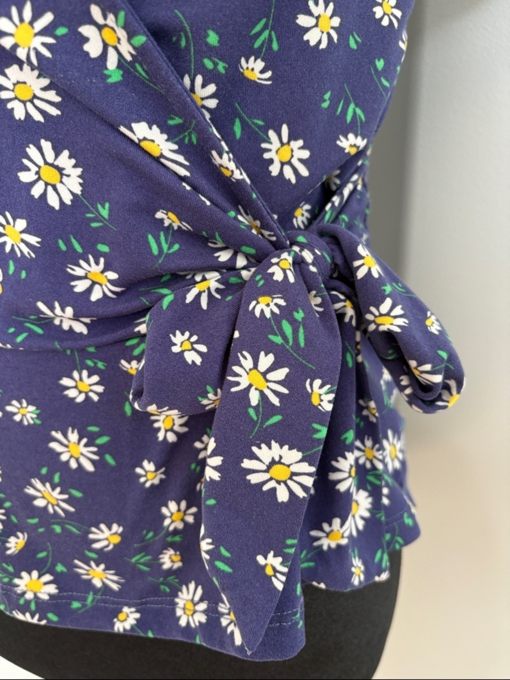 NWOT Rebel Sugar Lavender Floral Wrap Blouse with White Daisies - Picture 3 of 5